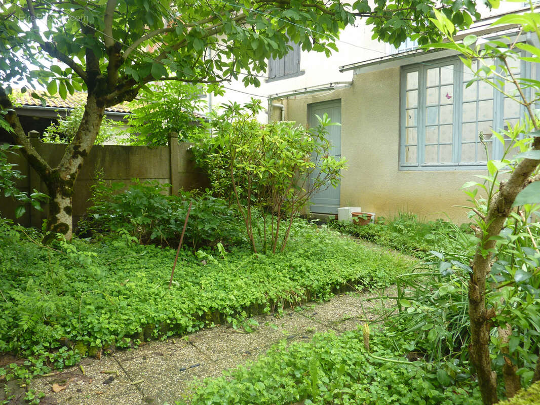 Maison à BUSSIERE-POITEVINE