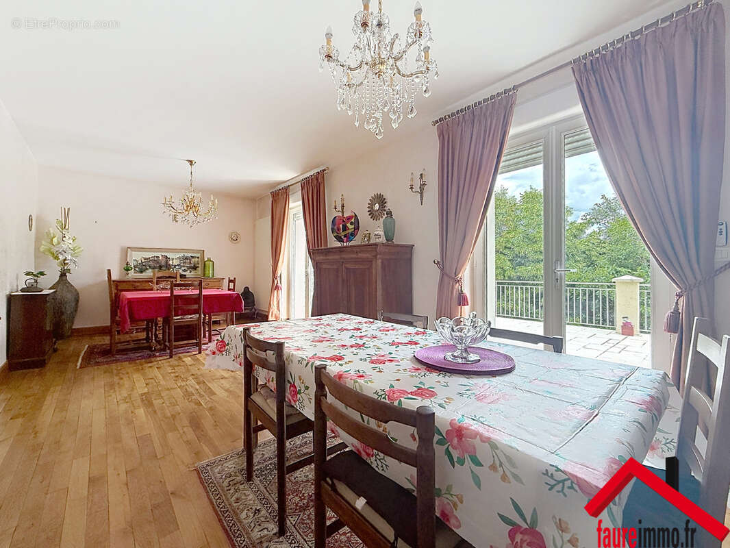 Maison à OBJAT