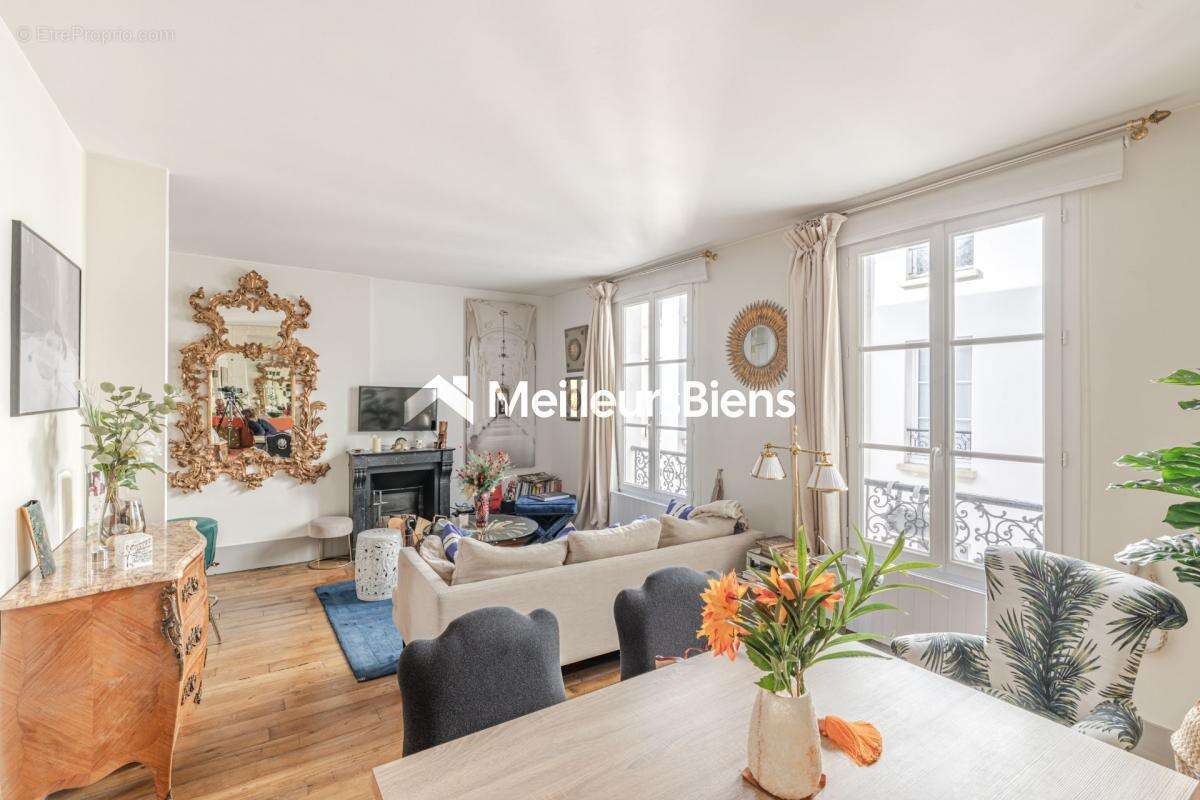 Appartement à PARIS-7E
