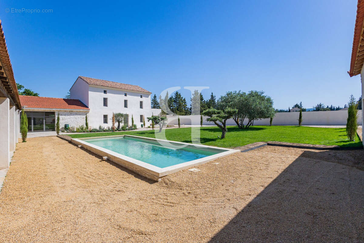 Maison à PERNES-LES-FONTAINES