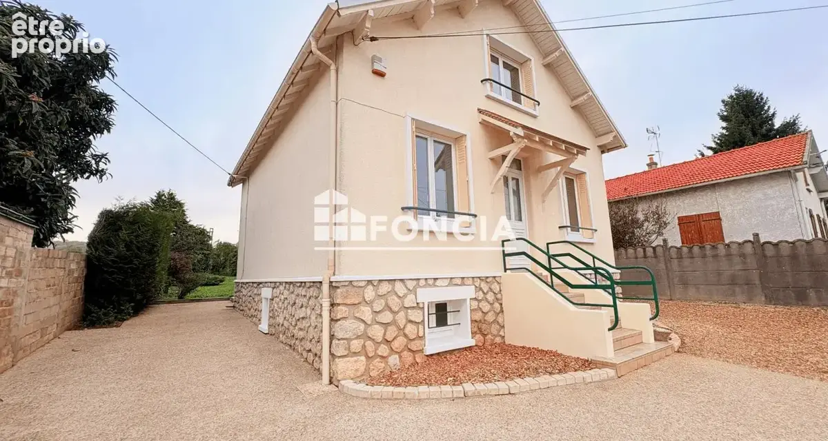 Maison avec sous-sol total, grand terrain clos et gare à proximité ! - photo 3