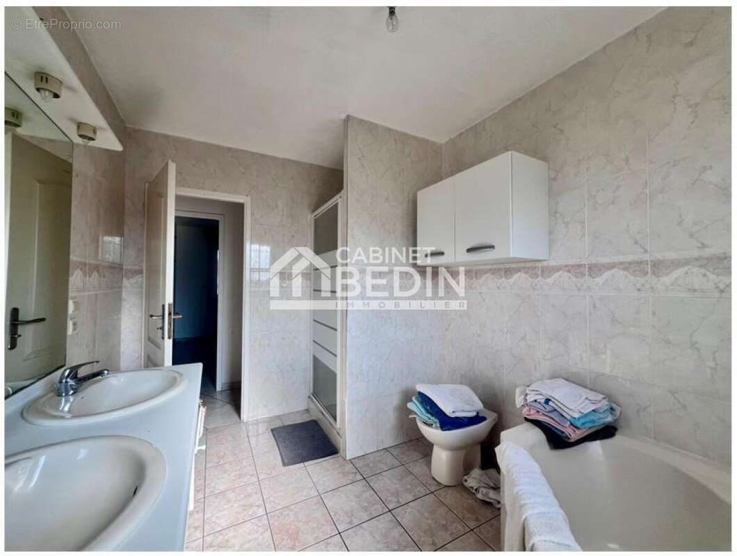 Maison à AMBARES-ET-LAGRAVE