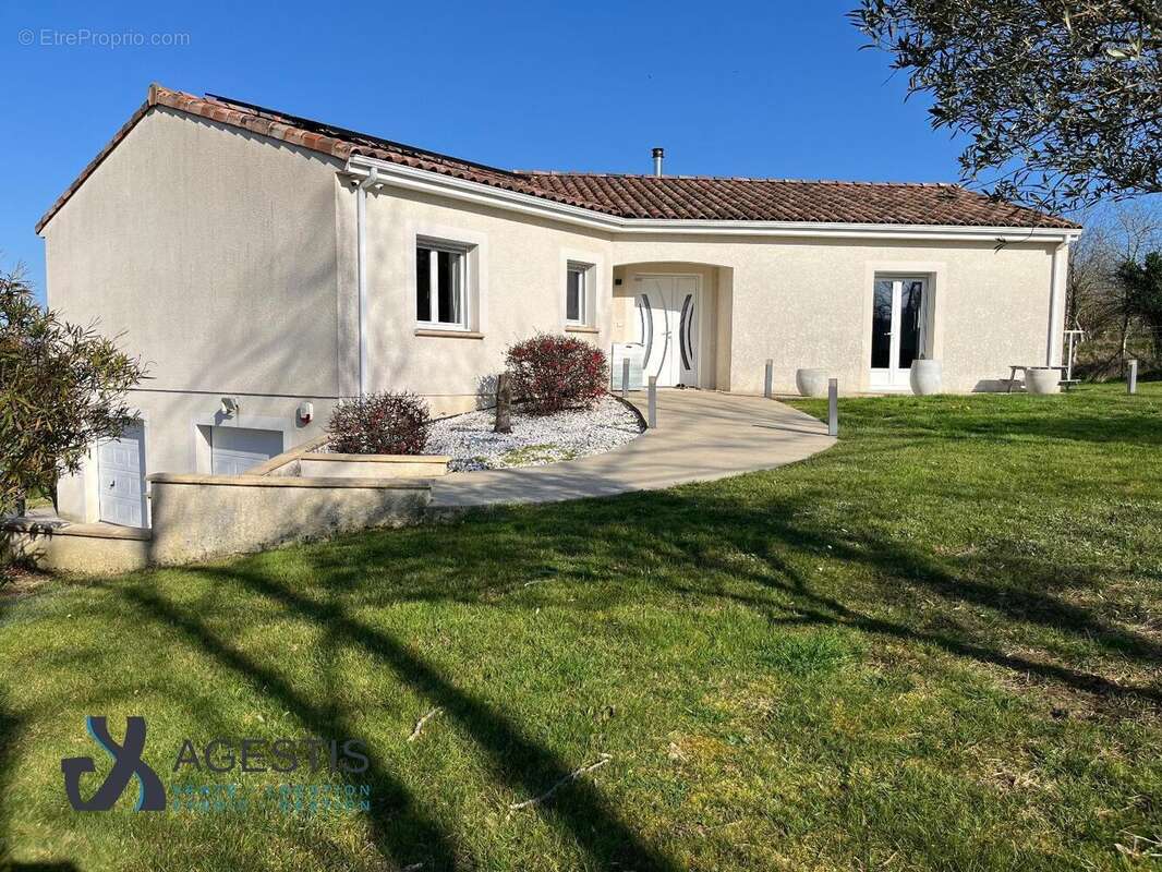   - Maison à LABRUGUIERE