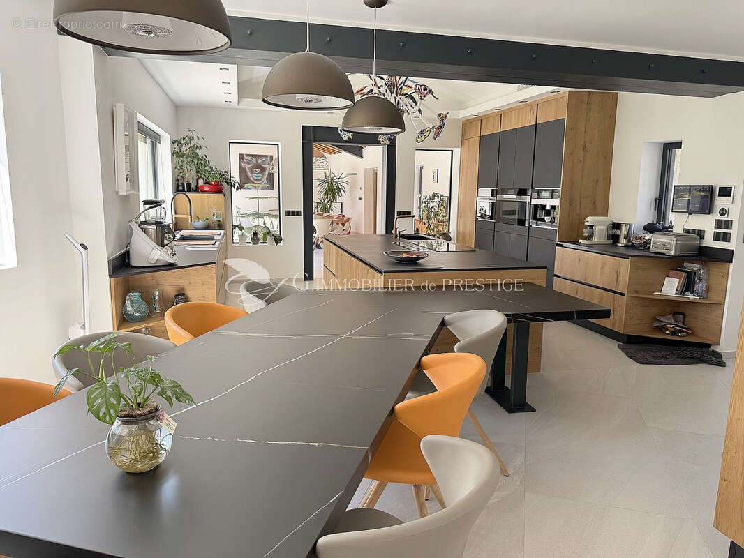 Maison à L'ISLE-SUR-LA-SORGUE