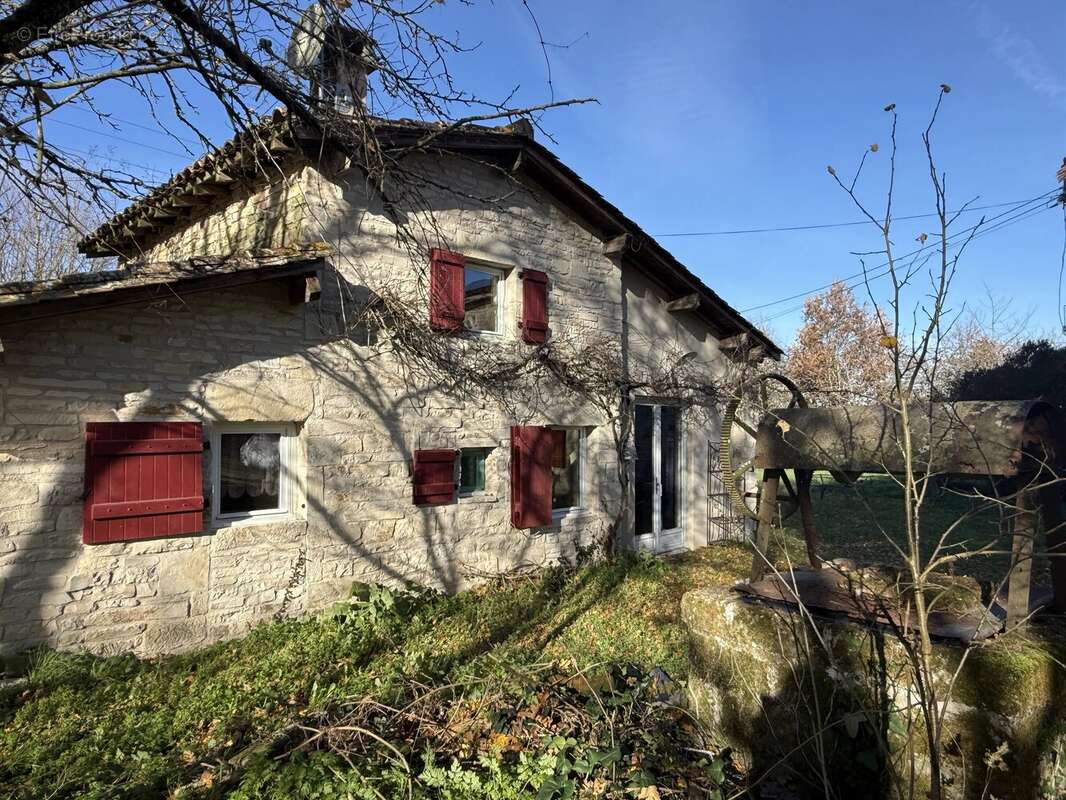 Maison à SAINT-FRAIGNE