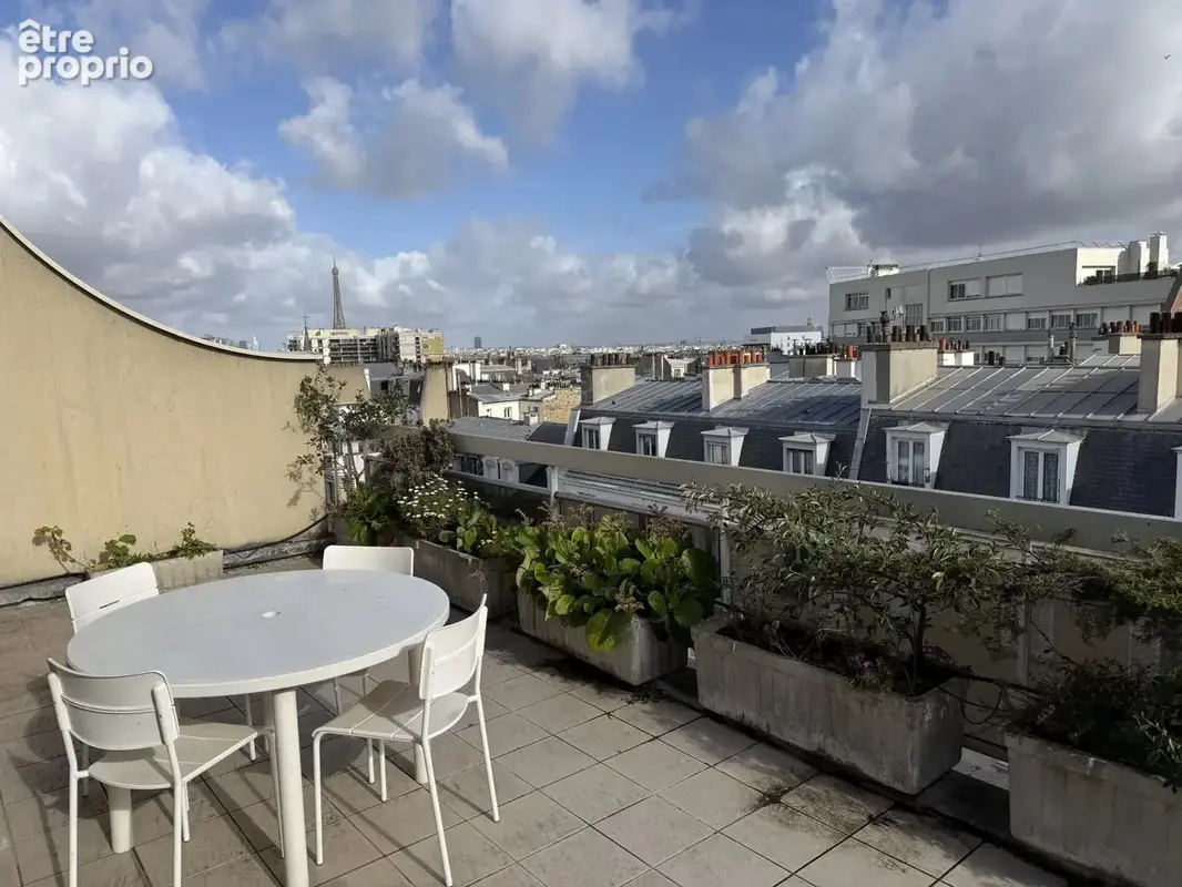 Paris XVe Pasteur : Penthouse avec terrasse et balcons - photo 2