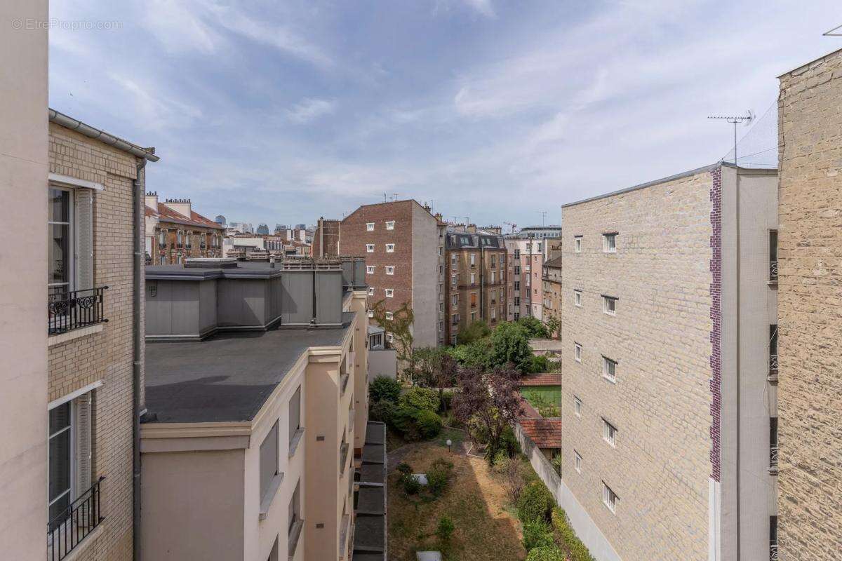 Appartement à COURBEVOIE
