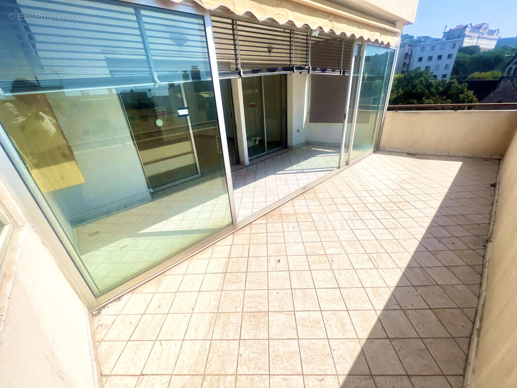 Cannes anglais t2 de 71 m2 terrasses de 30m2 plein sud - photo 2