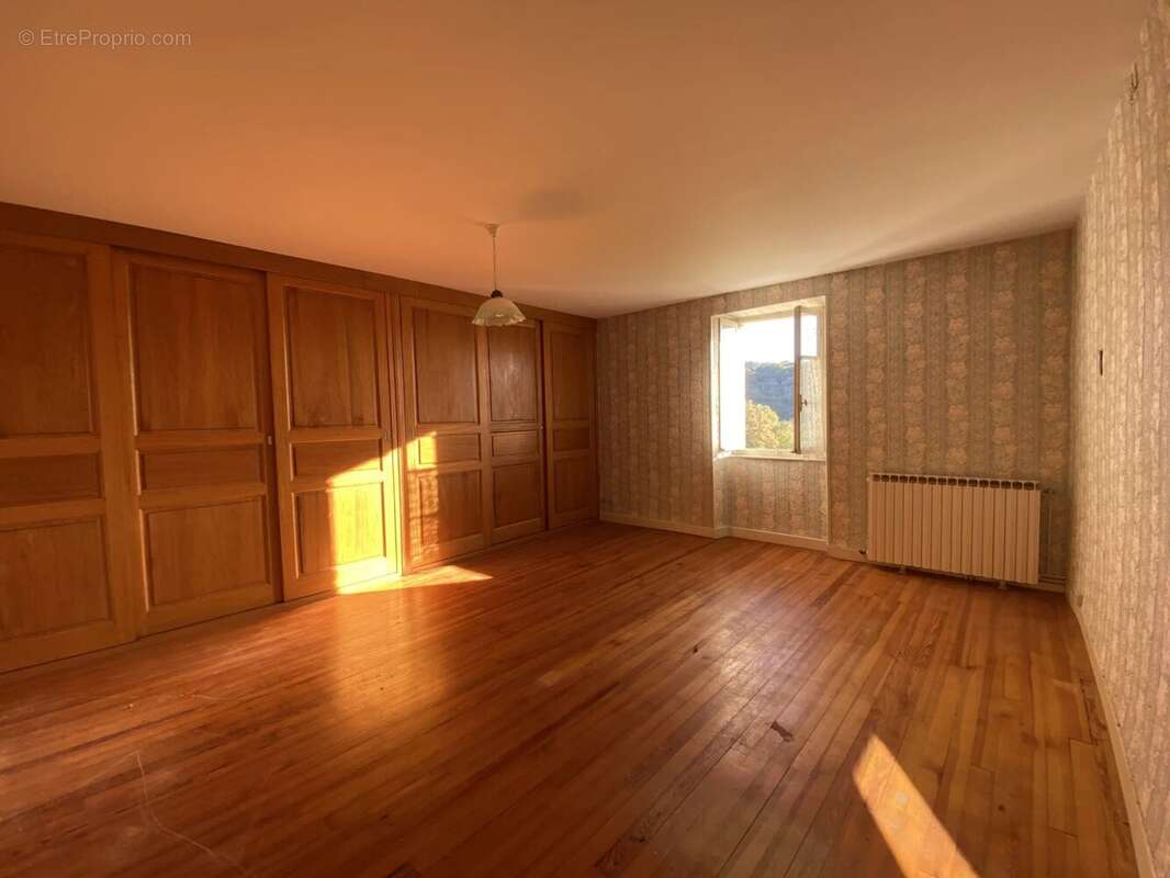 Aurignac, Ferme T6 – Vue imprenable sur les Pyrénées – 3 800 m² de terrain - photo 3