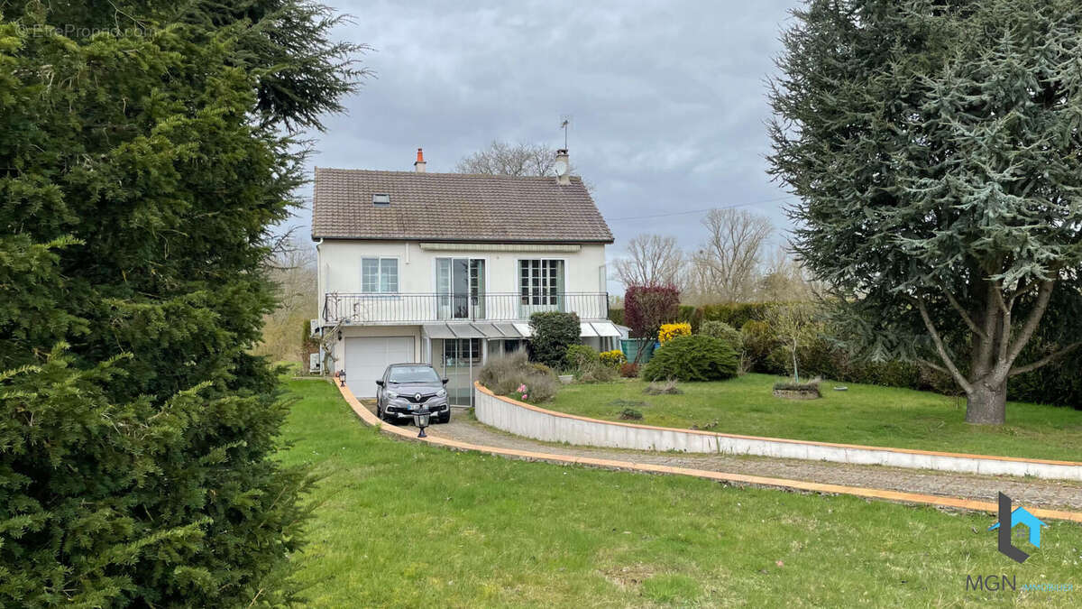 Maison à SAUMERAY