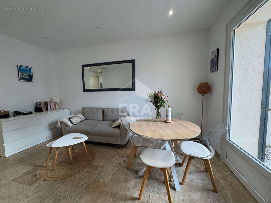 Appartement à SAINT-CYR-SUR-MER