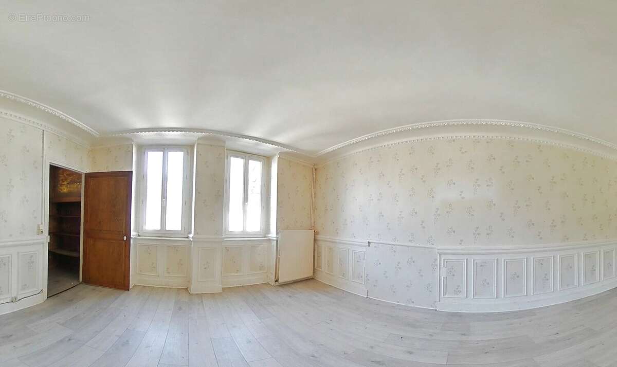 Appartement à SAINT-PIERRE-LE-MOUTIER