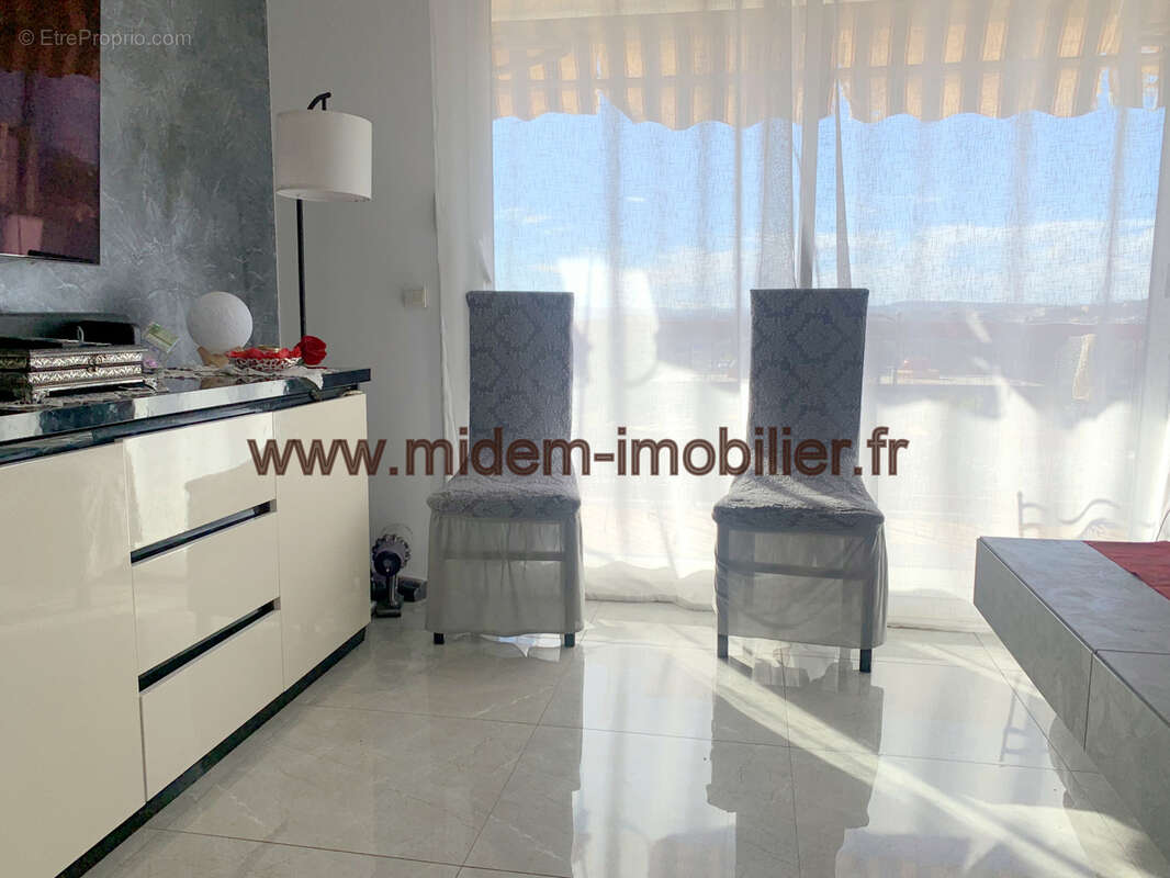 Nice Ouest Grand Arénas 4 pièces en bon état de 76 m2 + terrasse S/O 13 m2 vue ville et mer à 246000 euros - photo 7