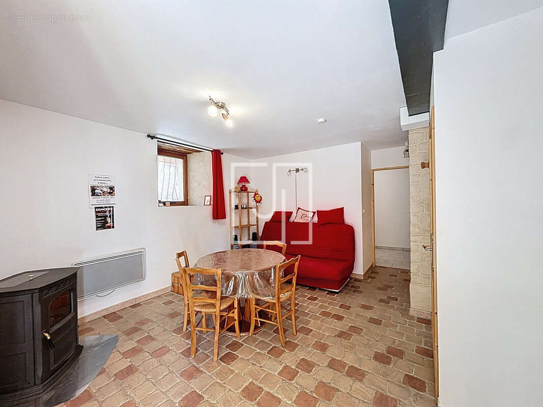 Maison à LE LAUZET-UBAYE