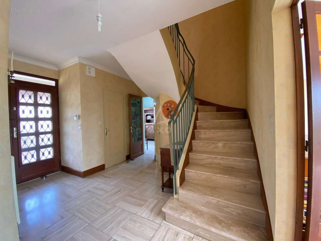 Gien Belle Demeure 6 chambres sur 3 niveaux - photo 3