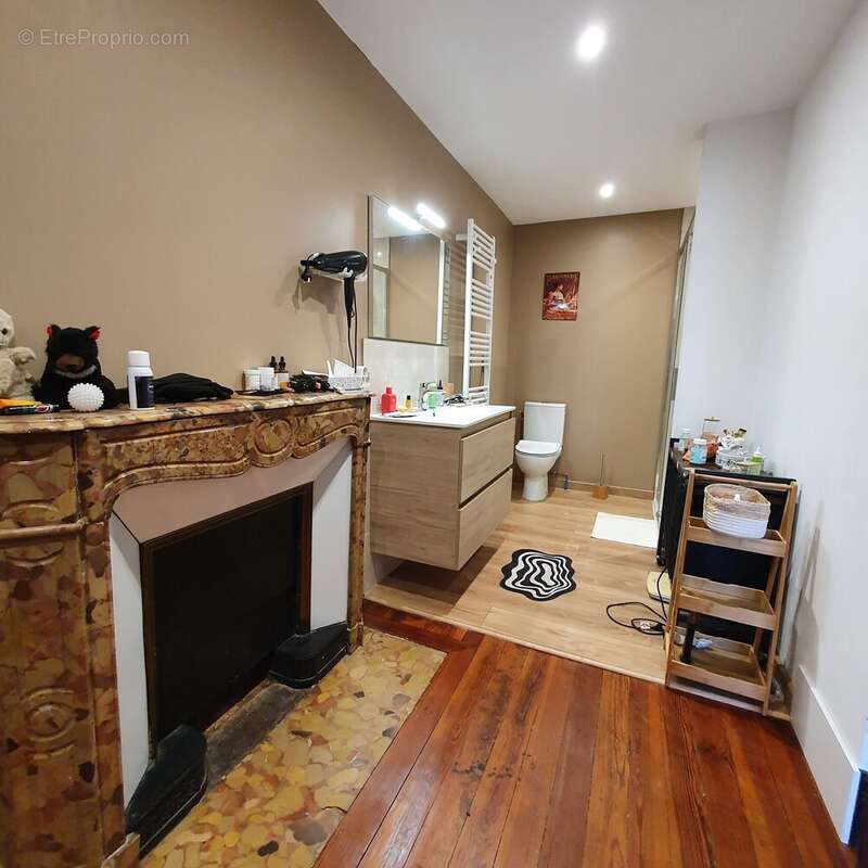 Maison à BAGE-LE-CHATEL