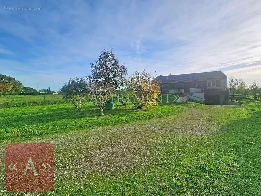 Maison à SAINT-SULPICE