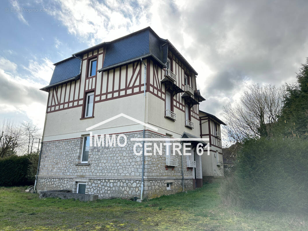 Immeuble de rapport comprenant 8 appartements et 2 appartements à créer - photo 2