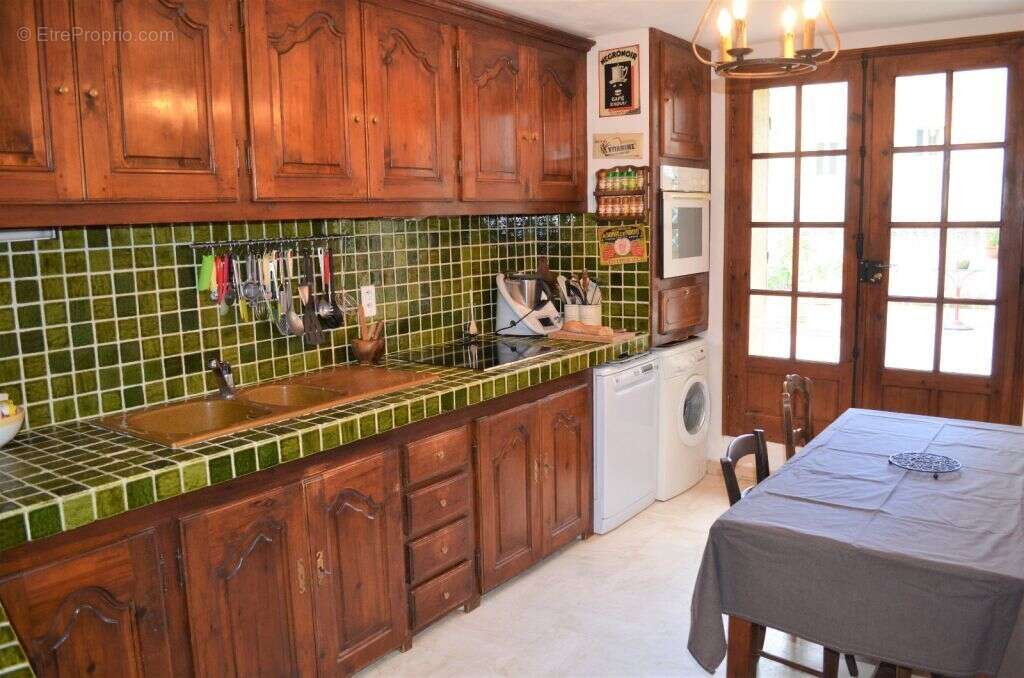 JONQUIERES Maison de village 380 m² avec cour et terrasse - photo 5