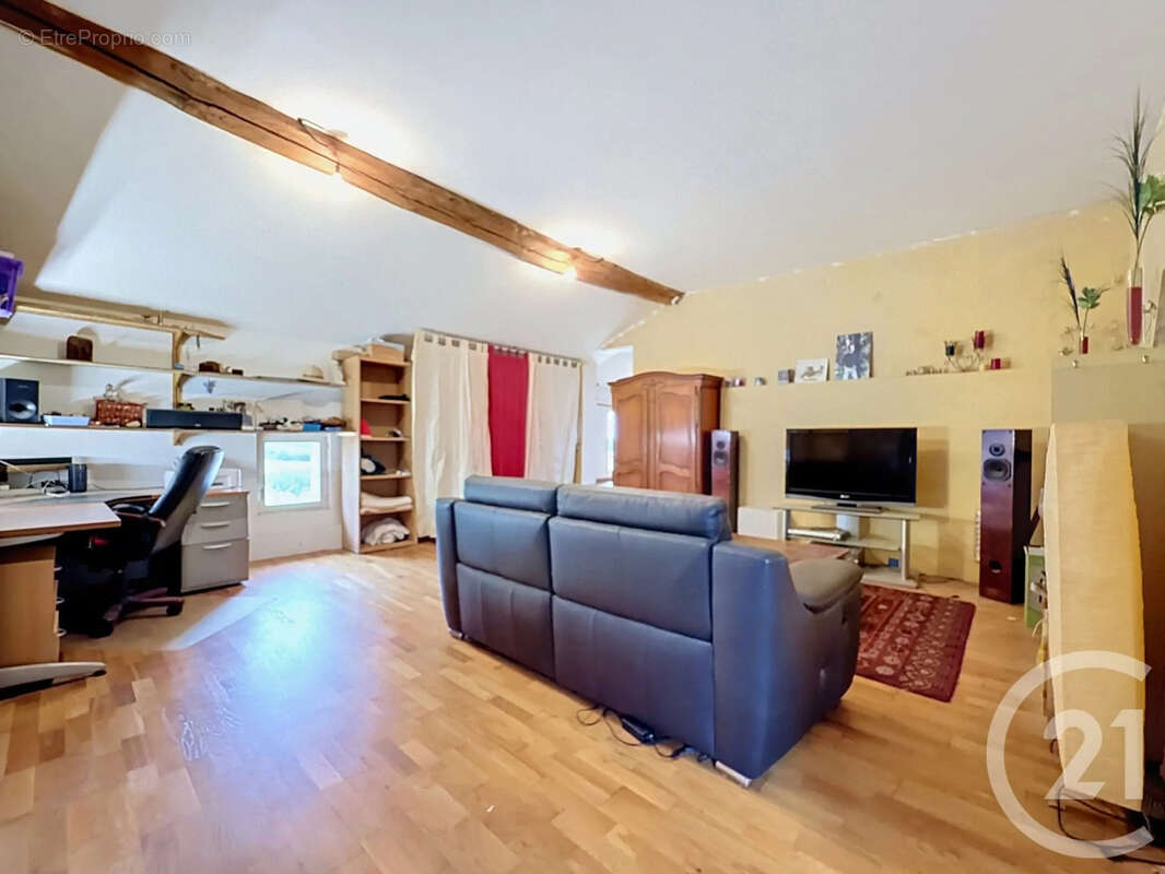 Maison 186 m² à Saint-Nauphary  - photo 11