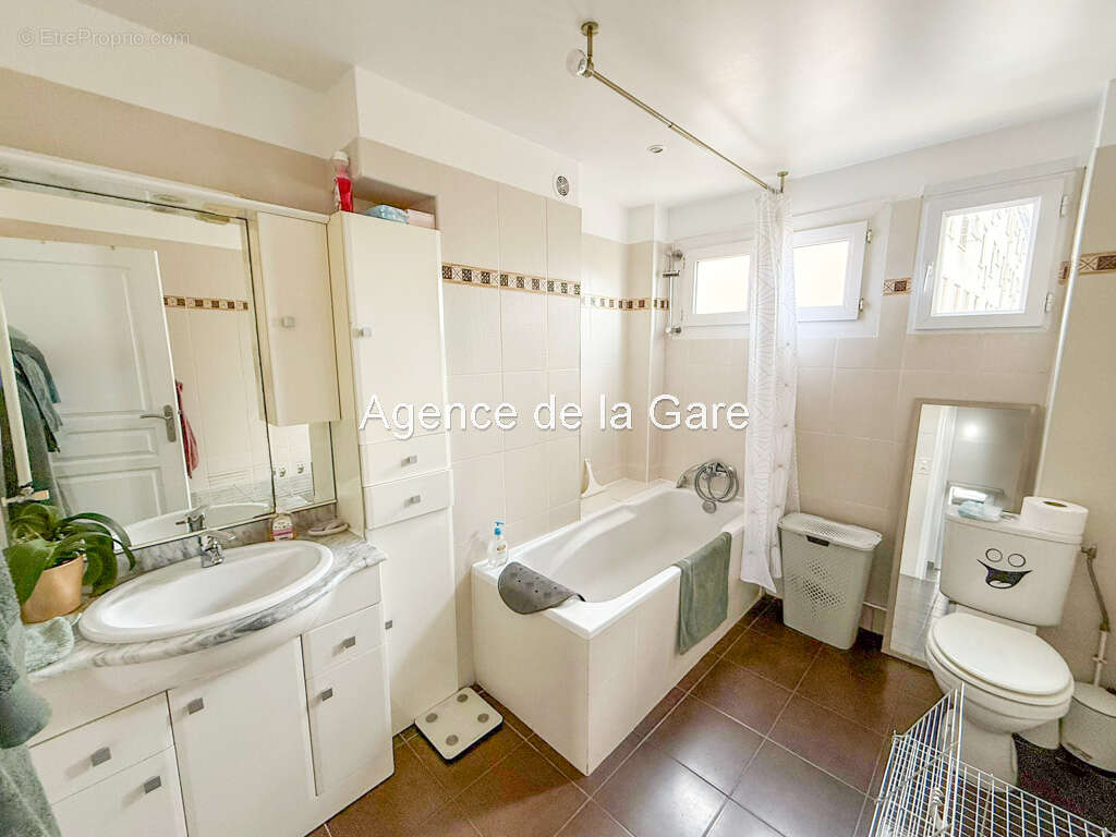 Appartement à SARTROUVILLE