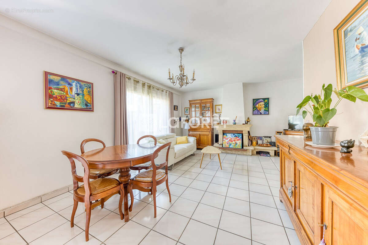 Appartement à EMERAINVILLE