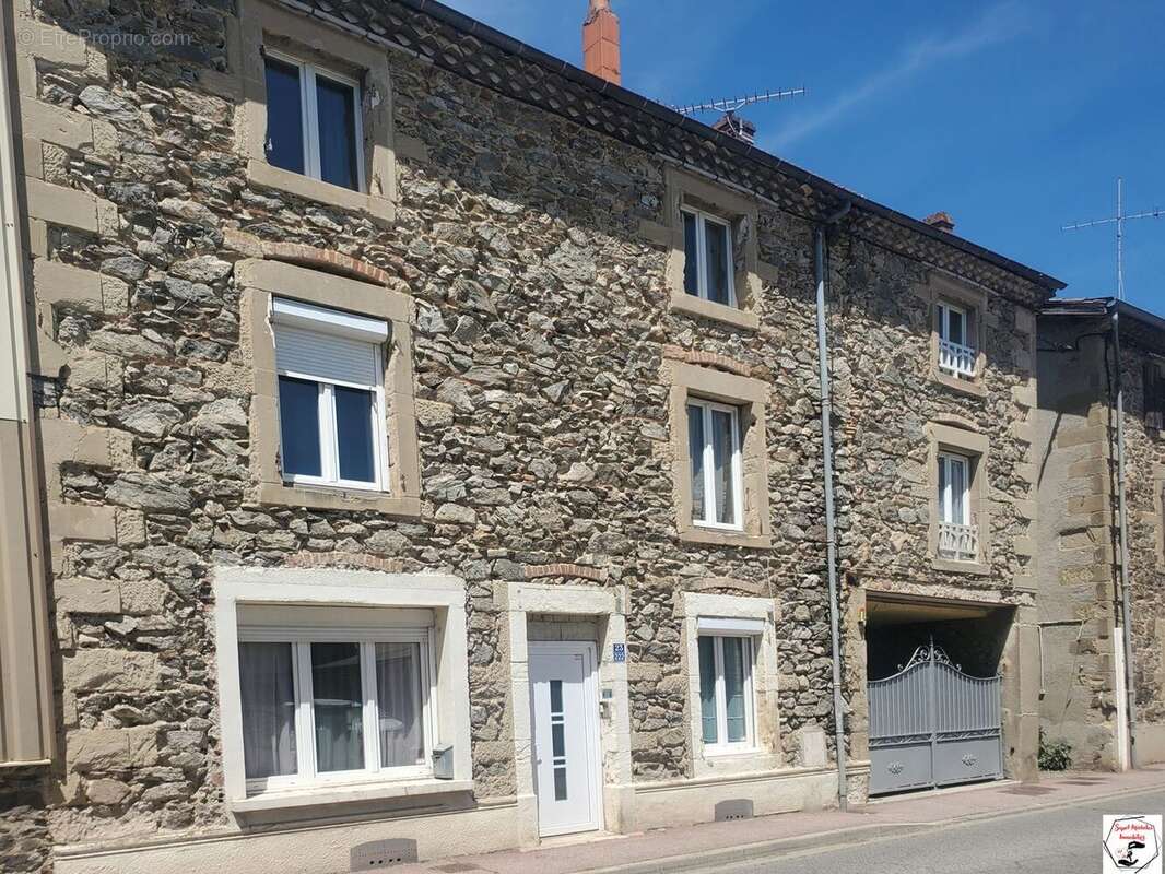 Maison à SAINT-UZE