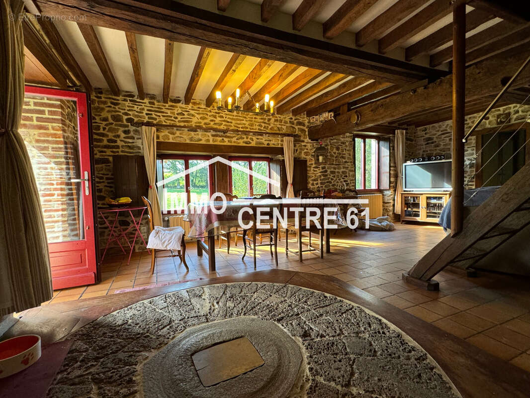 Maison à CARROUGES