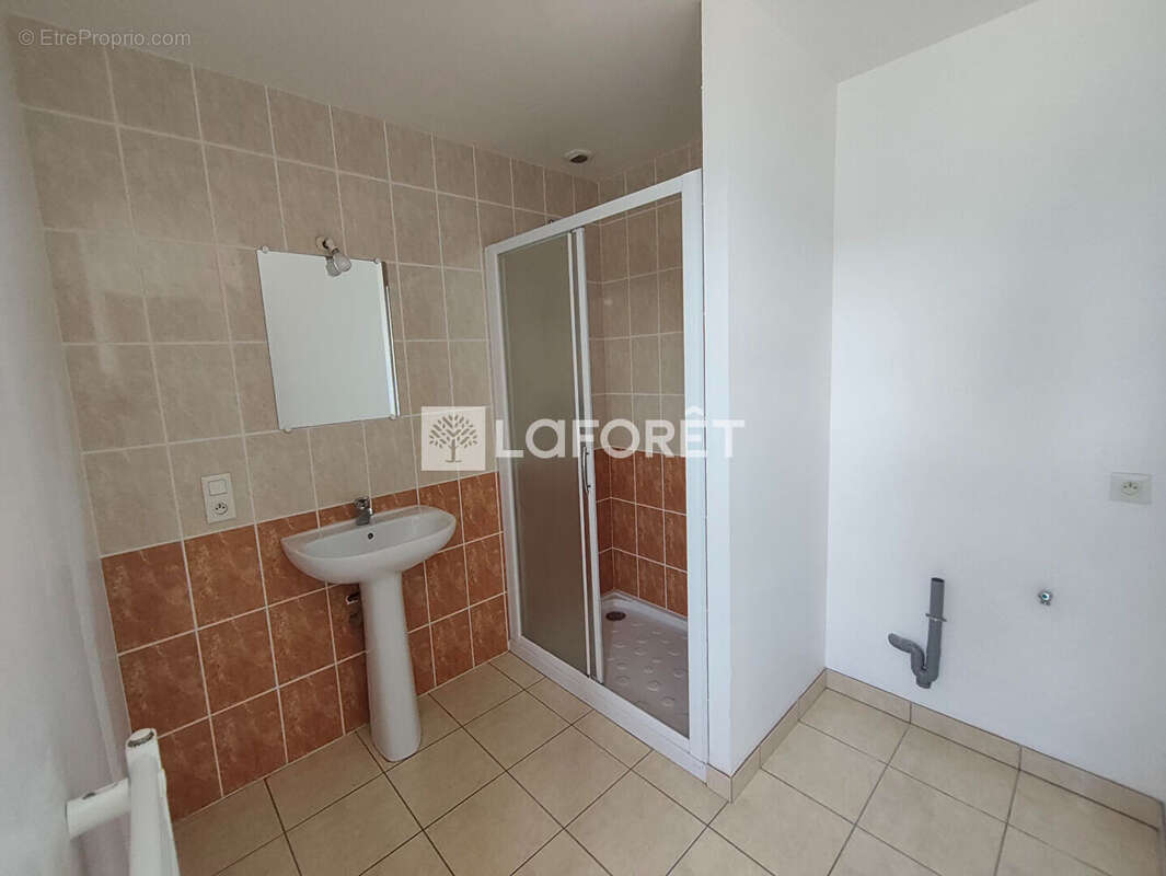 Appartement à SAINT-JEAN-LA-POTERIE