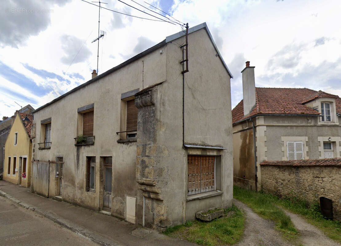 Maison à L'ISLE-SUR-SEREIN