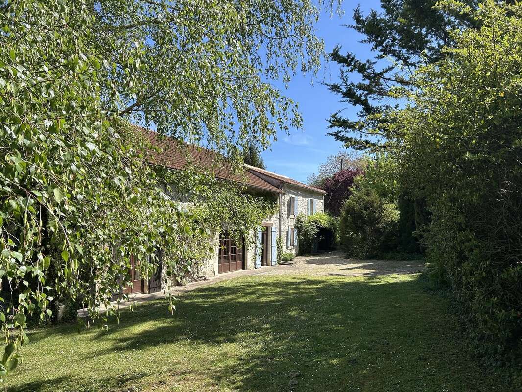 Maison à BOUTEILLES-SAINT-SEBASTIEN