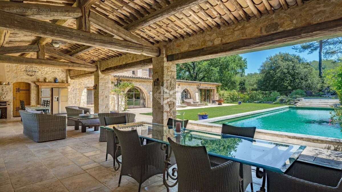 Maison à ROQUEFORT-LES-PINS