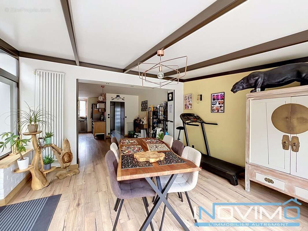 Maison 3 chambres séjour cuisine équipée et aménagée jardin garage