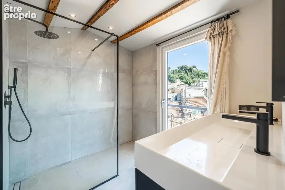 Nice - Vieux Nice - Superbe 3 pièces en duplex - Vue mer et colline du château - photo 13