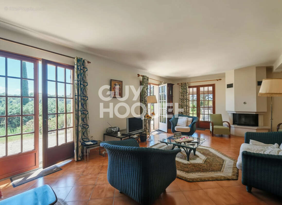 Maison BEAUMES-DE-VENISE - 200 m² habitables - R+1 - Piscine, Garage, Terrasse, Atelier - photo 5