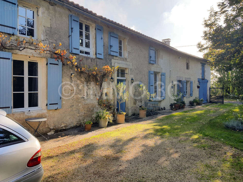 Maison à CHEF-BOUTONNE