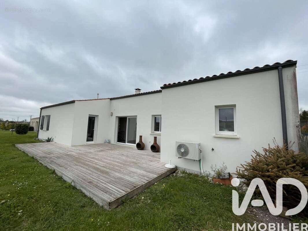 Maison 98 m² à Germignac  - photo 2