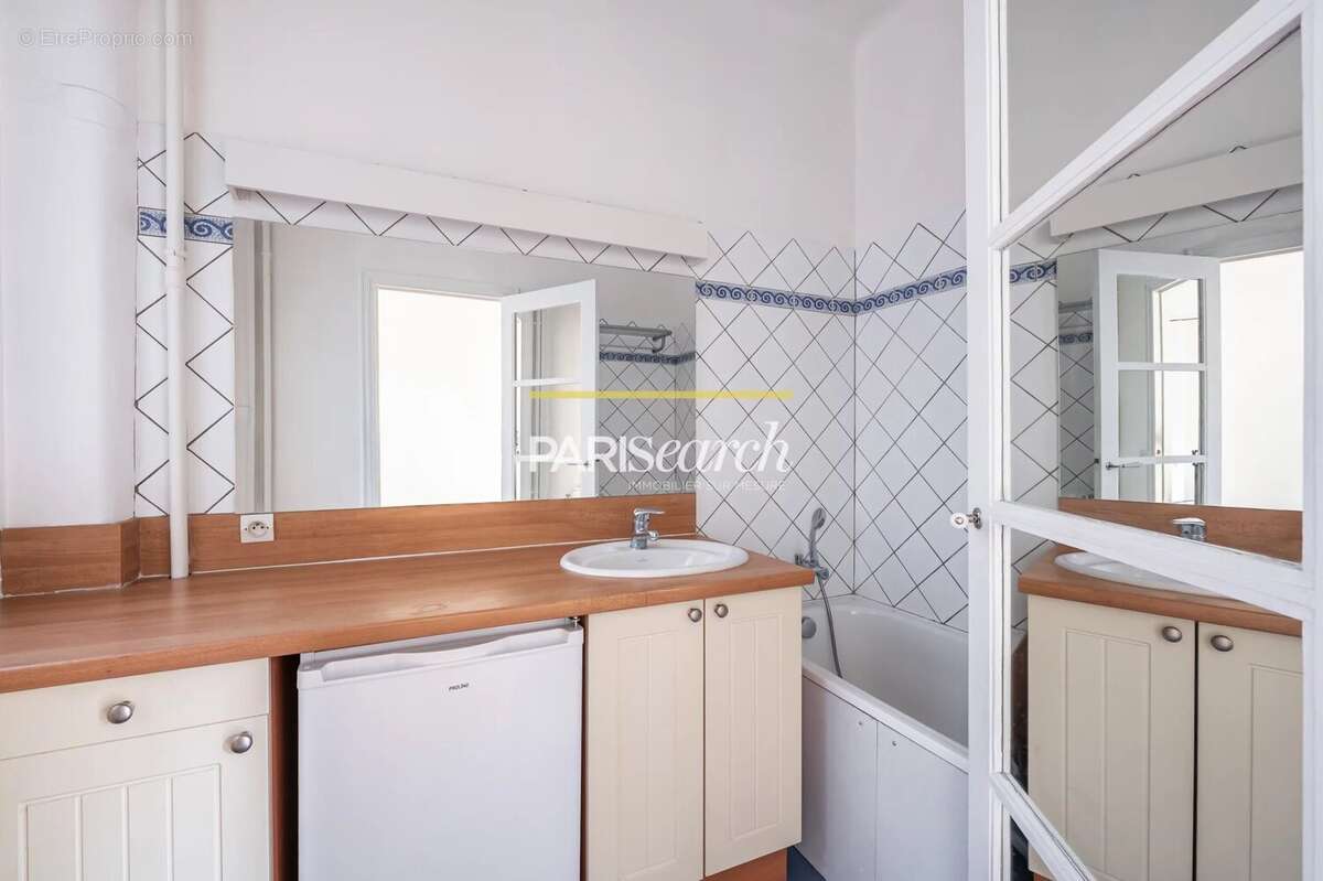 Appartement à PARIS-16E