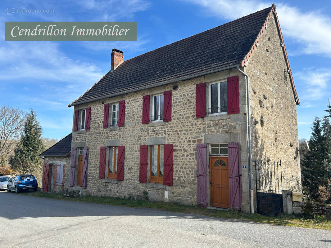 Maison à SAINT-MEDARD-LA-ROCHETTE