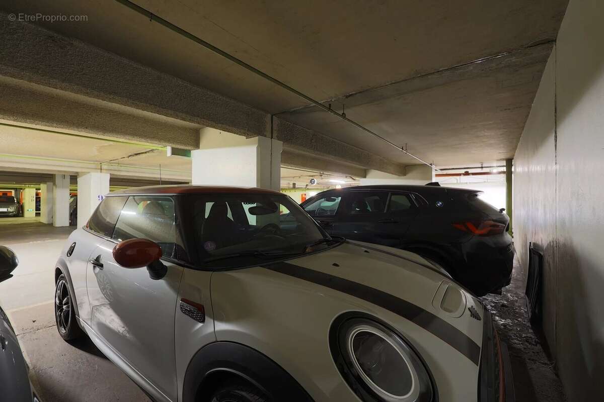 Parking à PARIS-3E