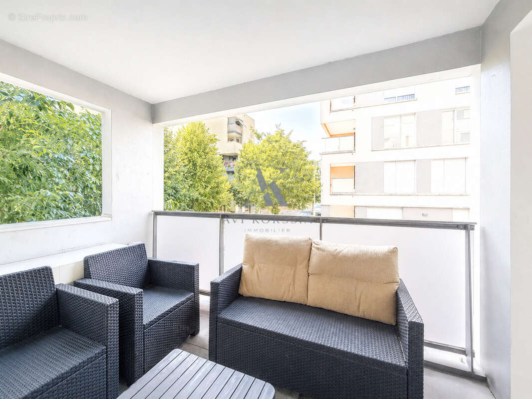 Vénissieux Centre   T2 récent 39 m2 avec balcon - photo 8