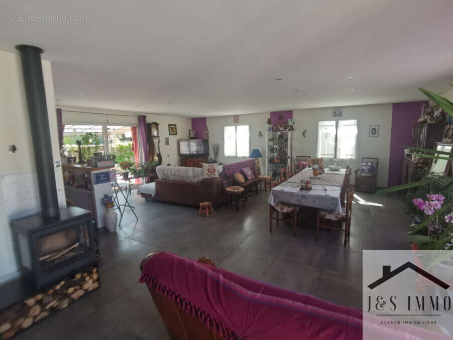 Maison à CHASSENEUIL-SUR-BONNIEURE