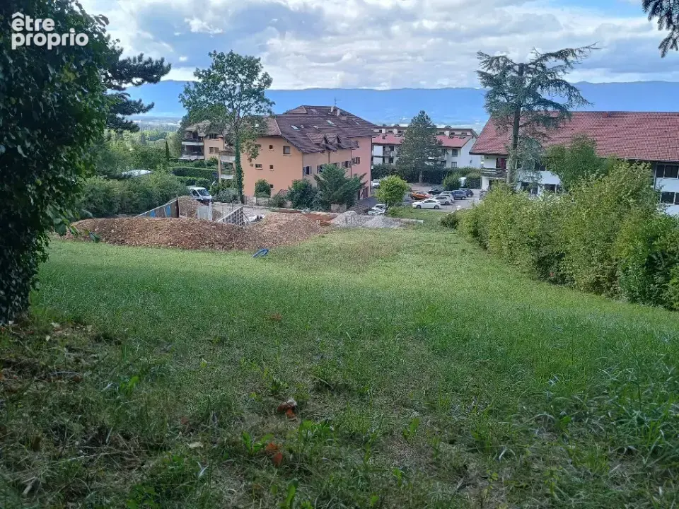 Terrain à COLLONGES-SOUS-SALEVE