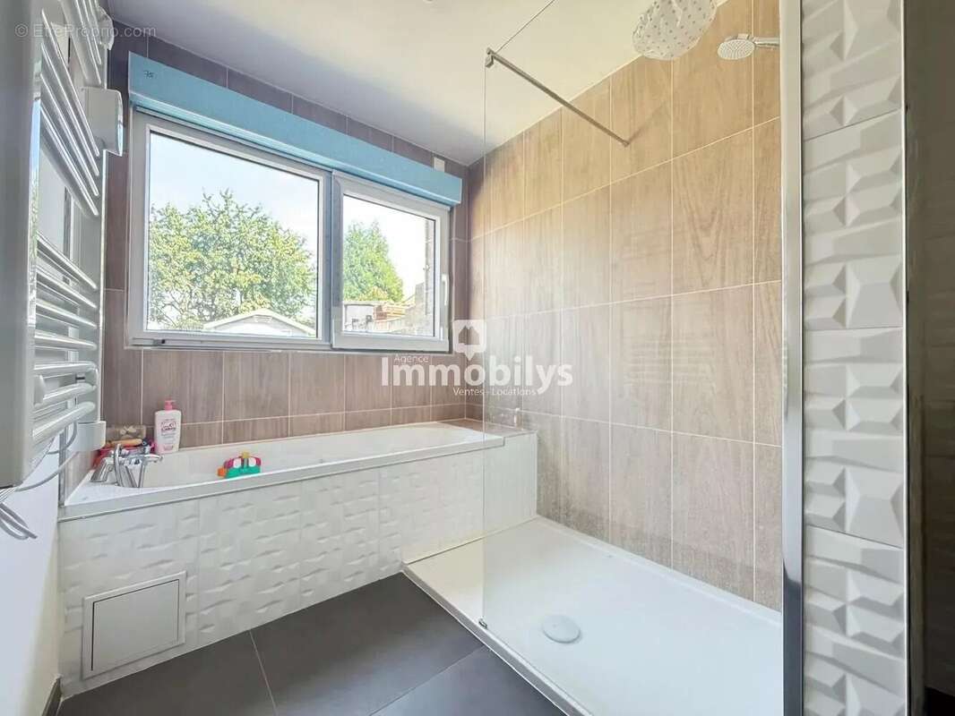  NOUVEAUTÉ – Maison de village rénovée avec jardin - photo 4