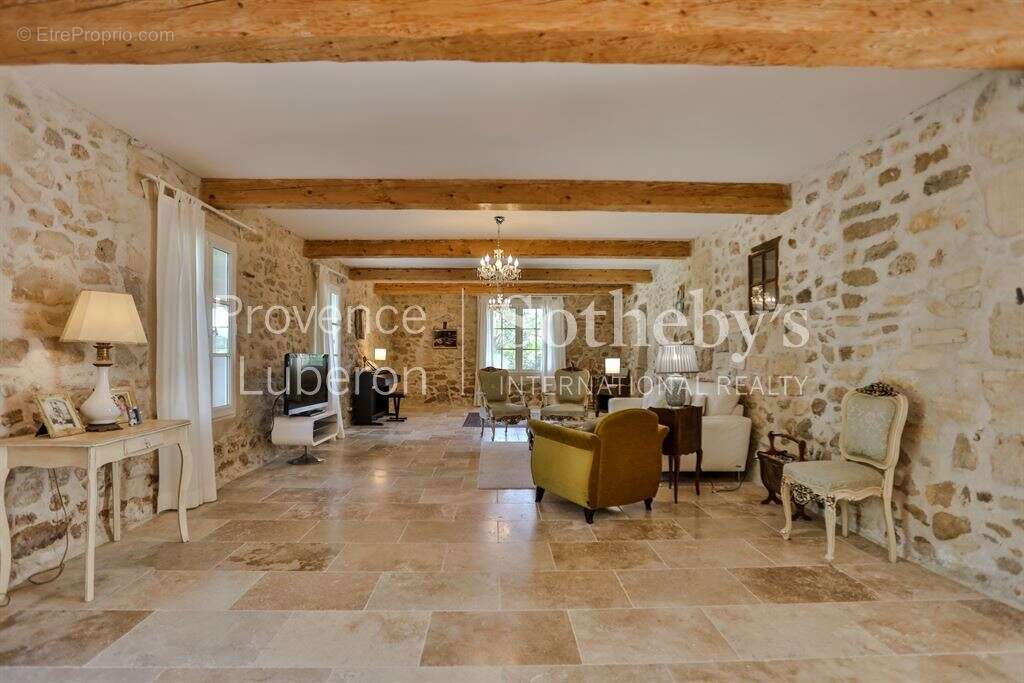 Maison à PERNES-LES-FONTAINES