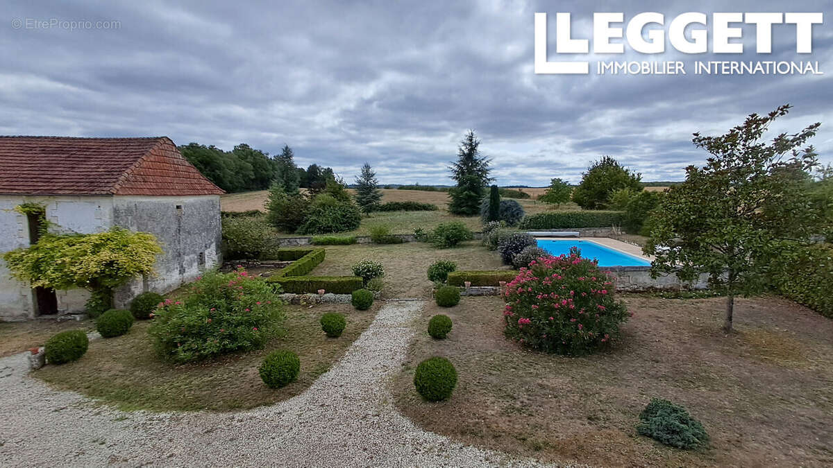Maison à LA TOUR-BLANCHE