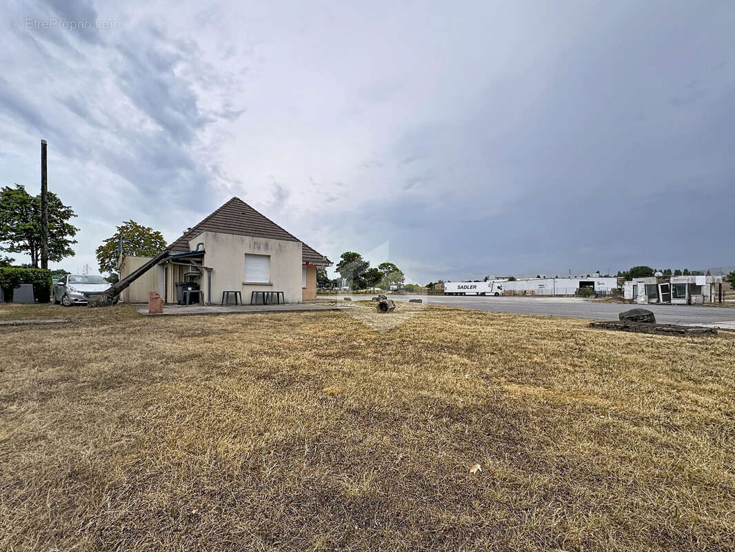 Commerce 122 m² à Sainte-Menehould  - photo 2