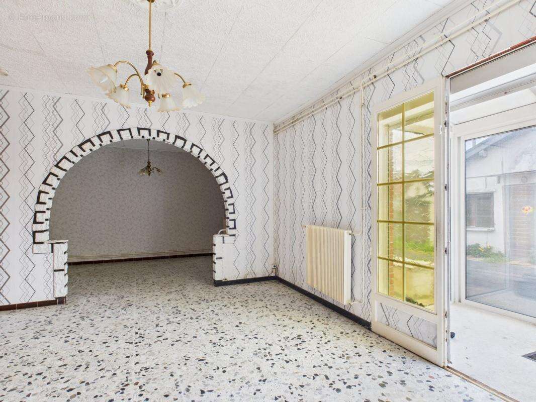 Maison à ESMERY-HALLON