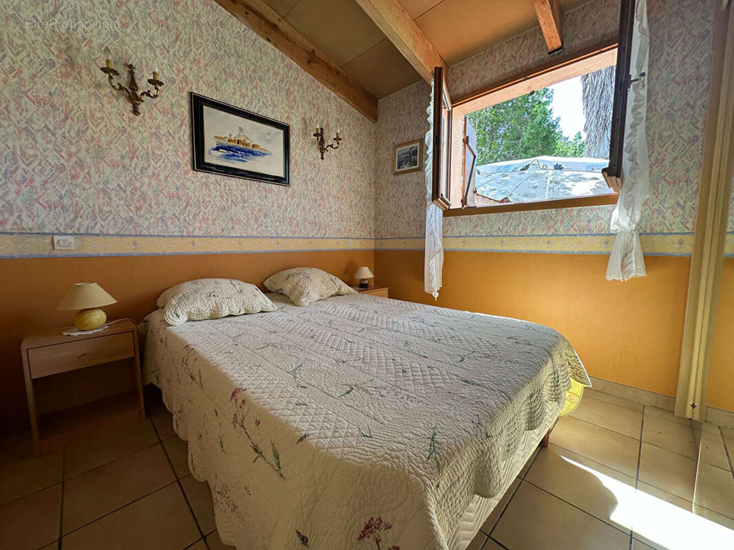 Maison à VILLEMOLAQUE