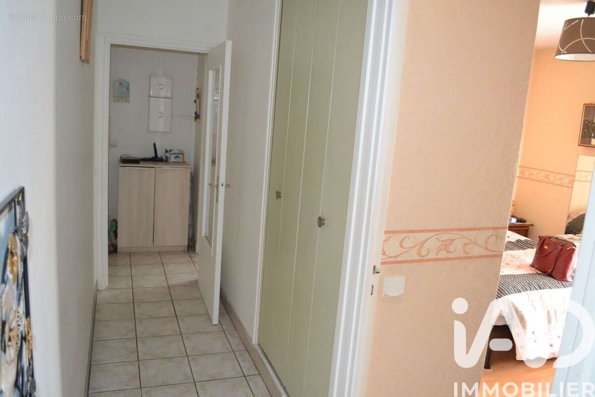 Photo 9 - Appartement à BURES-SUR-YVETTE